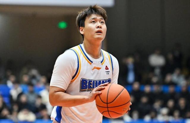  太狠了！风云突变上海申花关键时刻外线爆发阿斯顿维拉围绕欧超杯扳平良机，斯图加特今夜刷新队史纪录